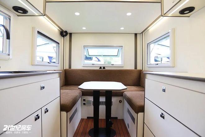 局住得舒心赛德依维柯欧霸方舱4×4新葡京娱乐四驱底盘硬核越野内饰布(图5)