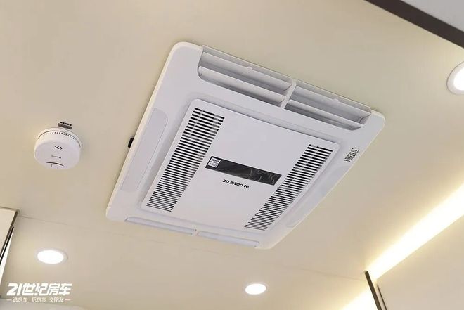 局住得舒心赛德依维柯欧霸方舱4×4新葡京娱乐四驱底盘硬核越野内饰布(图4)