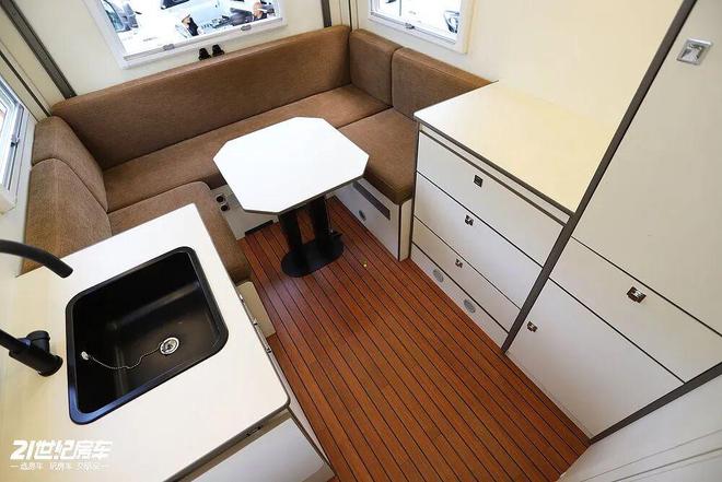 局住得舒心赛德依维柯欧霸方舱4×4新葡京娱乐四驱底盘硬核越野内饰布(图13)