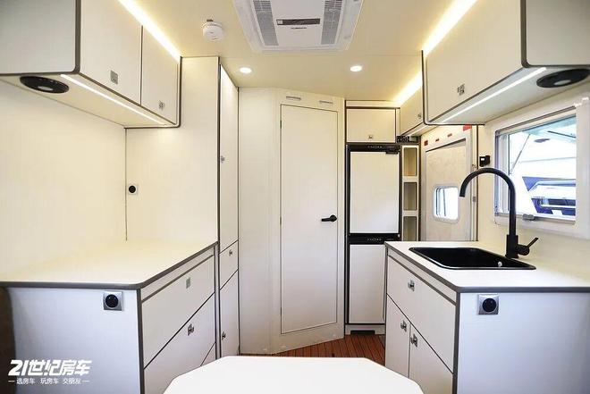 局住得舒心赛德依维柯欧霸方舱4×4新葡京娱乐四驱底盘硬核越野内饰布(图14)