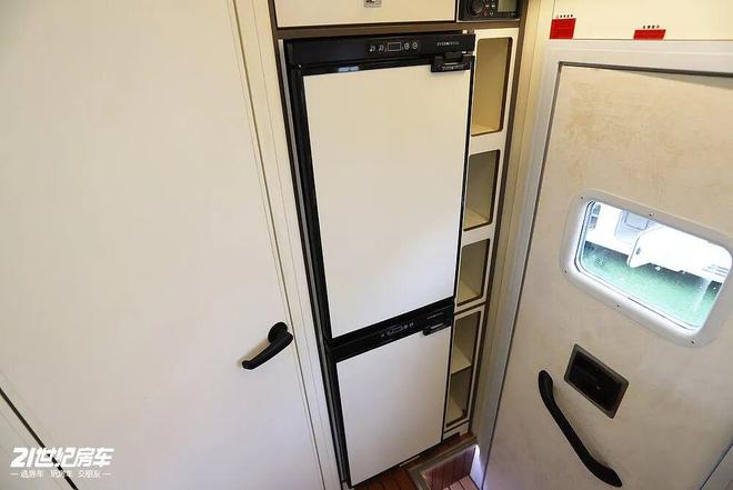 局住得舒心赛德依维柯欧霸方舱4×4新葡京娱乐四驱底盘硬核越野内饰布(图12)